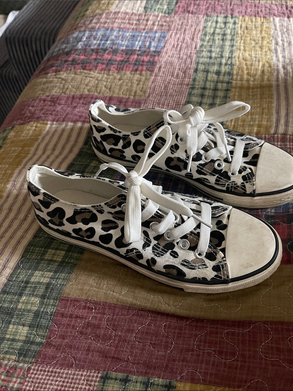 Leopard Print Low Top Canvas Sneakers - White/Black